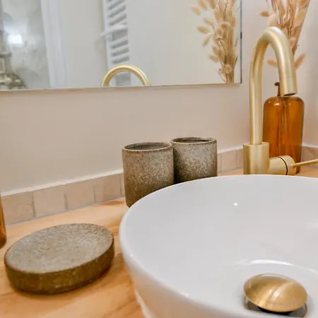 Apartment 2 Bd Chic Loft With Historic Charm And Modern Amenities