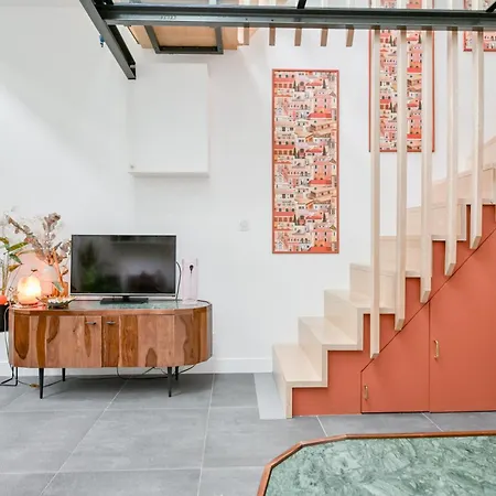 2 Bd Chic Loft With Historic Charm And Modern Amenities Apartment Paris
