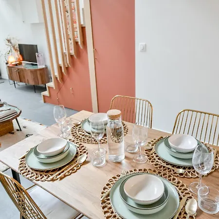 Apartment 2 Bd Chic Loft With Historic Charm And Modern Amenities Paris